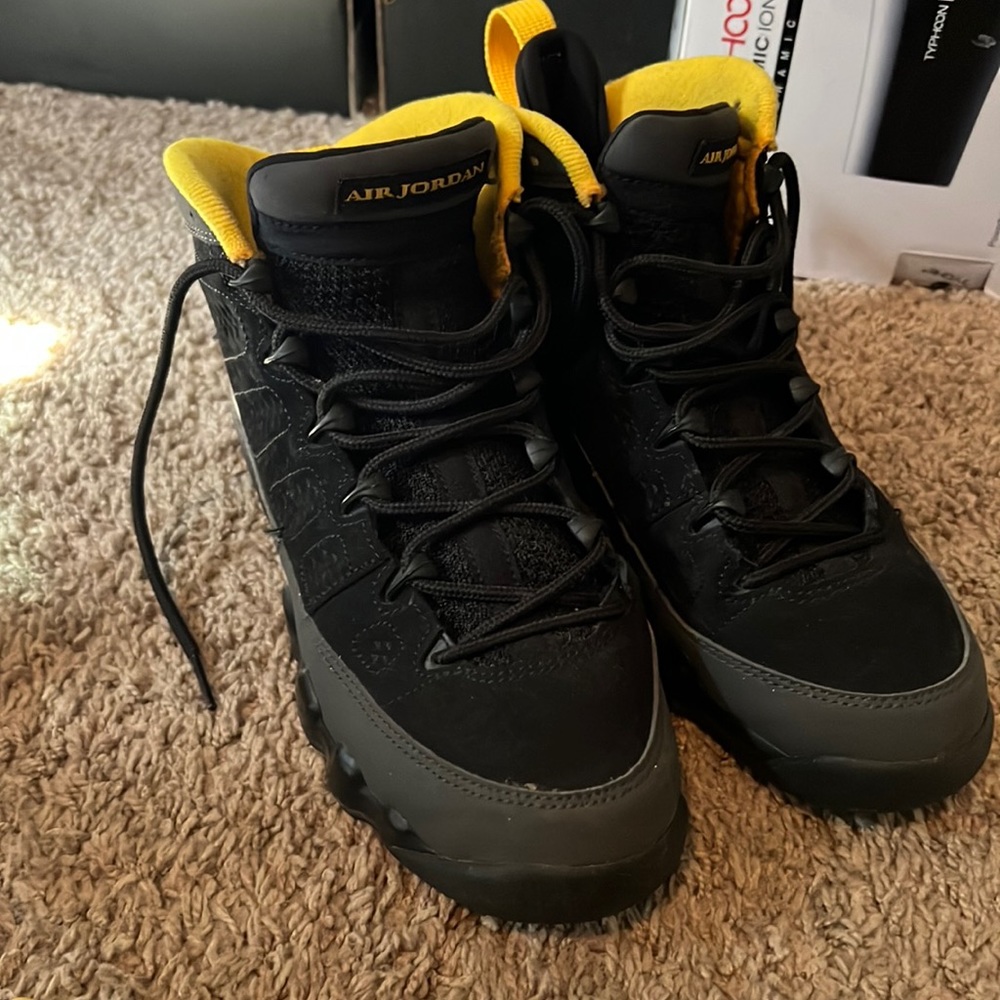 Pre own black and yellow retro Jordan’s 9 (DO NOT HAVE THE BOX)